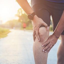 Arthrose : soulager la douleur du genou efficacement